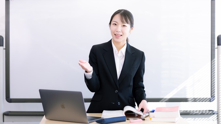 東京のホームページ制作会社にてコンサルティングと企業研修を行う講師